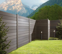 Clôture de sécurité avec poteaux en forme de pêche, panneaux de clôture de jardin en WPC ignifuge à grain de bois, panneaux de clôture extérieurs en composite bois-plastique