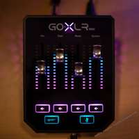 Table de mixage en ligne TC Helicon GoXLR MINI avec interface USB/audio et préampli Midas, officiellement compatible avec Windows