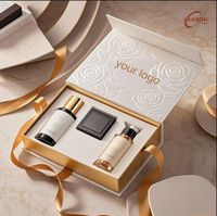 Boîte d'emballage rigide de luxe pour cosmétiques et parfums, en forme de livre, aseptique, avec fermeture magnétique, insert en EVA, logo gaufré, personnalisable