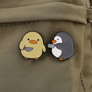 Penguin pisau belati Pin Enamel bebek lucu lencana Pin kerah logam topi ransel pakaian bros kartun hewan perhiasan untuk teman-teman - Product Image 3