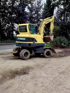 Mini-excavatrice sur pneus Hyundai 60 6T d'occasion de Corée du Sud, haute efficacité, compacte, avec attache rapide et brise-roche, certifiée CE - Product Image 2