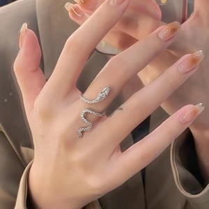 Anillo de Diamantes de Alta Gama para Mujer de Xiaohongshu, Diseño de Serpiente de Plata Pura de Lujo con Hada del Viento, Nuevo Estilo Moderno - Product Image 2