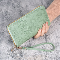 Dompet wanita trendi 2025 klip uang kertas besar desain timbul sederhana dompet genggam ritsleting besar untuk ponsel tas trendi baru