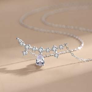 Collar con Colgante de Plata de Ley S925 con Circonita Brillante en Forma de Lágrima Redonda y de Pera - Exclusivo para Mujer - Product Image 2