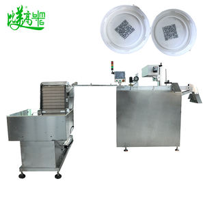 Machine de marquage et de détection laser de codes QR pour bouchons de bouteilles, alimentation automatique des bouchons, codage et lecture des codes-barres et codes QR - Product Image 1