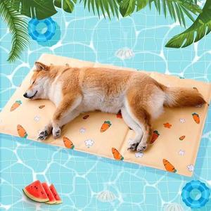 Alfombra Refrigerante para Mascotas, Rectangular, con Patrón Geométrico Azul, Textil, para Uso en Verano - Product Image 2