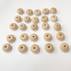 Cuentas de madera redondas de 3x3x1.6 cm de color natural para hacer pulseras - Product Image 1