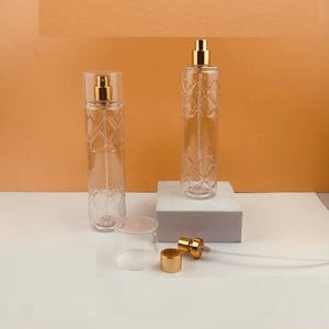 Flacons de parfum en gros avec bouchons et motifs en PET, corps en forme de bouchon, style similaire à celui de <span class=keywords><strong>Victoria</strong></span>'s <span class=keywords><strong>Secret</strong></span>. - Product Image 1