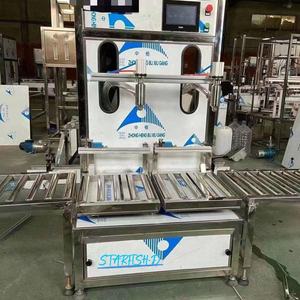 Remplisseuse semi-automatique à double tête en plastique anti-corrosion Toliet Liquid Cleaner <span class=keywords><strong>Chlore</strong></span> Blanchiment Eau Huile Machine de remplissage de poids - Product Image 3