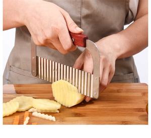 Éplucheur à pommes de terre ondulé à manche en bois, couteau à <span class=keywords><strong>d</strong></span>écouper les légumes et les fruits en acier inoxydable, machine à frites, <span class=keywords><strong>broyeur</strong></span> alimentaire, accessoires de cuisine - Product Image 6