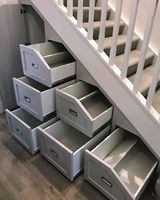 Escalier avec rangements sous escalier
