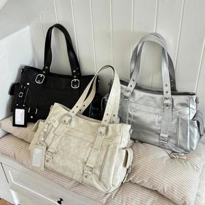 Sac fourre-tout grande capacité au design épuré et audacieux, polyvalent, style motard, minimaliste, sac à bandoulière et sac porté épaule - Product Image 1