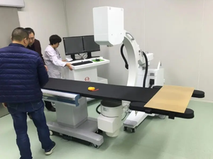 Table de radiologie/IRM mobile professionnelle multifonctionnelle AMAIN avec angle d'anode de 15°, 100 mA, précision 8 % KV - Product Image 3