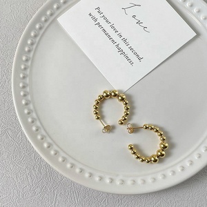 Joyería de acero inoxidable chapado en oro de 18K, bola de acero en forma de C, tachuelas, accesorios clásicos INS, pendientes E221350 - Product Image 5
