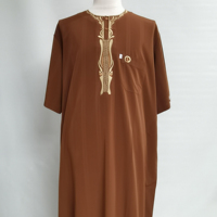 Pas cher Prix Hommes Respirant Doux Sommeil Thobe Robe de Prière Islamique Abaya avec Broderie Dubaï Thobe En Relief GSB Tissu