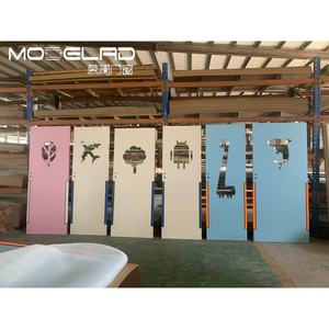 Porte en bois de haute qualité au design moderne, avec sculpture de <span class=keywords><strong>dessin</strong></span> <span class=keywords><strong>animé</strong></span>, disponible pour les écoles, les jardins d'enfants, les hôpitaux - Product Image 1