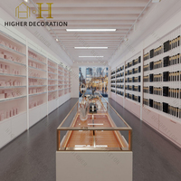 Vitrine de magasin de cosmétiques, présentoir personnalisé pour soins de la peau, vitrine de vente au détail, design d'intérieur pour magasin de maquillage et de beauté