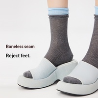 Chaussettes mi-mollet fines d'été pour femme en coton antibactérien, bicolores contrastées, sans couture, tendance, polyvalentes, à bord roulé et effet empilé