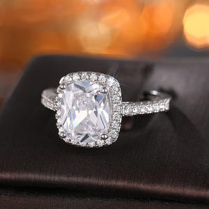 Anello con Diamante Taglio Cushion, Diamante Naturale, Stile Classico per Fidanzamento Femminile - Product Image 6