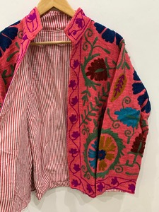 Algodón rojo TNT Suzani bordado Throw Suzani Chaqueta corta Bordado Throw Jacket Abrigo de mujer TNT Jacket - Product Image 2