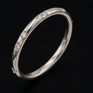 Anillo de Diamantes de Platino Inspirado en las Tendencias para Mujer con Acabado Sofisticado, Perfecto para un Estilo Diario de Lujo, Compromiso y Regalo - Product Image 2