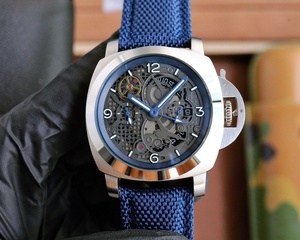 Montre pour homme 44 mm, modèle classique V7, nouvelle collection, SUBMERSIBLE, mouvement mécanique automatique ajouré, bracelet cuir/caoutchouc, aiguilles. - Product Image 1