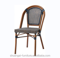 Vente en gros de chaises empilables pour fêtes et cérémonies de mariage chaises rustiques à dossier croisé en chêne courbé chaise à dossier croisé en bois avec siège en rotin