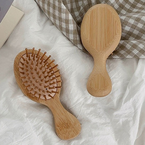 Cepillo de bebé de madera Natural portátil, superventas, cojín de aire suave, cepillo de pelo <span class=keywords><strong>para</strong></span> bebé, Mini cepillo de bambú de buena calidad, peine <span class=keywords><strong>para</strong></span> recién <span class=keywords><strong>nacidos</strong></span> - Product Image 3