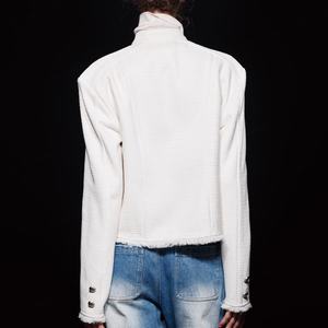 บริการรับผลิตเสื้อแจ็คเก็ตสูทผู้ชายแบบคลาสสิกสีขาวสไตล์ Palazzo พร้อมบุไหล่  รับทำโลโก้ตามสั่งแบบขายส่ง (OEM) - Product Image 6