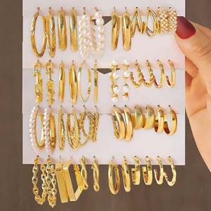 Nouvel ensemble de boucles d'oreilles créoles en acrylique plaqué or avec perles et papillons pour femmes, bijoux en métal ajouré - Product Image 1