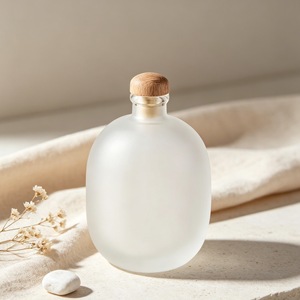 Botella de Vidrio Esmerilado Redonda Reutilizable al por Mayor para Vino de Frutas con Tapón de Corcho, Personalizada para Vino de Bayas y Cerezas con Etiqueta Personalizada - Product Image 3