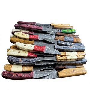 Couteau de chasse et de survie à lame fixe mini, en acier Damas artisanal, pointe tombante, manche en bois, qualité industrielle, pour revendeurs OEM 58/60 - Product Image 1