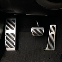 Accessoires Auto pour BMW Séries 3 et 5 E30 E32 E34 E36 E38 E39 E46 E87 E90 E91 X5 X3 Z3 MT/AT, Housse de Pédales et Autocollants, Style Voiture