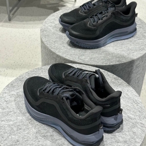 Chaussures de course légères et respirantes en maille pour hommes et femmes, baskets basses décontractées à semelle épaisse pour la course sur route - Product Image 1