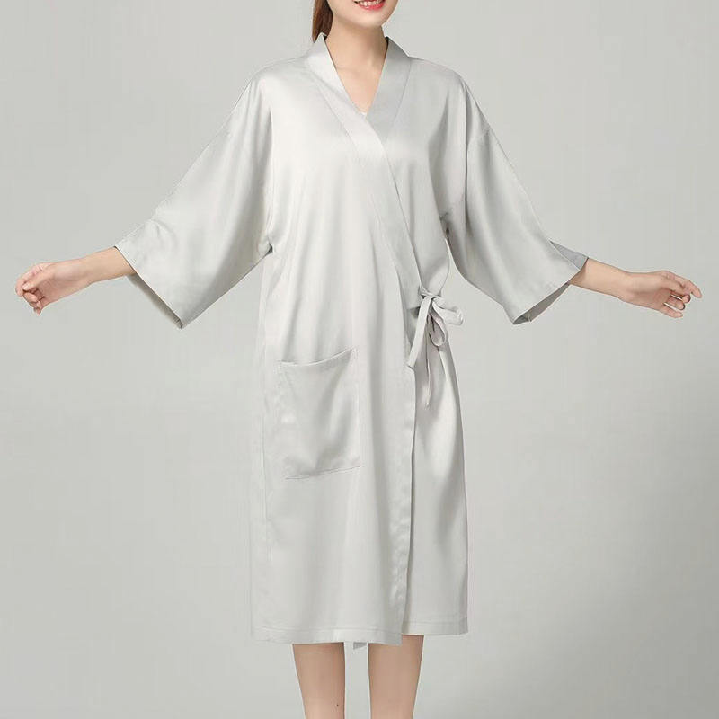 สีเทาอ่อน