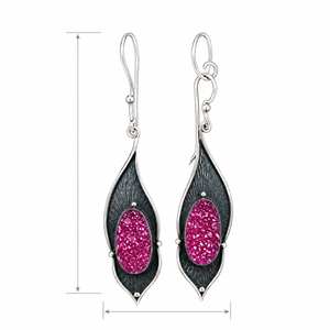 Orecchini vintage con piume di uccello fucsia, regalo per feste da donna - Product Image 5