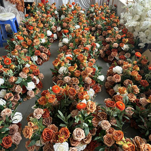 Guirlande de fleurs GreenLife aux couleurs de l'automne, base de candélabre pour centre de table de mariage - Product Image 5