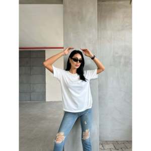 เสื้อยืดผู้หญิงสีขาว คอประดับเพชร ผ้าฝ้ายเจอร์ซีย์ 100% ระบายอากาศได้ดี แขนปกติ - Product Image 2