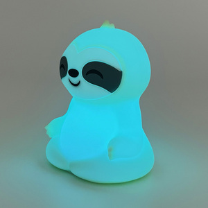 Batería Sloth LED Night Light Tap Temporizador remoto Silicona suave Decoración de la habitación del niño pequeño - Product Image 3