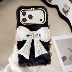 Funda de teléfono de piel de felpa de leopardo para iPhone con soporte para lente de cámara y funda de invierno suave y cálida con pompón peludo para niñas - Product Image 3