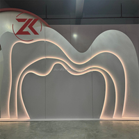ZKAI Nouveau design Décoration événementielle Mur de fond blanc Table à gâteau ovale Panneau de fond ondulé pour mariage et fête