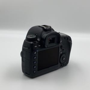 Appareils photo reflex numériques <span class=keywords><strong>Canon</strong></span> <span class=keywords><strong>5D</strong></span> <span class=keywords><strong>Mark</strong></span> <span class=keywords><strong>IV</strong></span> 4K plein format d'occasion, grade A+, avec Wi-Fi, double emplacement pour carte, écran tactile 4K, capteur CMOS 30,4 MP. - Product Image 4