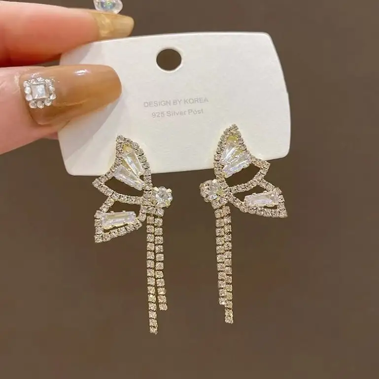 Style coréen papillon noeud papillon gland breloques goutte boucle d'oreille bling plein diamant boucles d'oreilles femmes