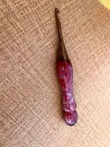 Crochets à crochet en résine et en bois multicolores, finition lisse, durables, légers et confortables pour le tricot, le crochet et les projets de fil. - Product Image 6