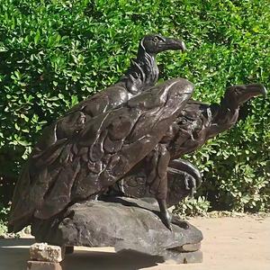 Statue de faucon en bronze grandeur nature, sculpture extérieure, grande œuvre <span class=keywords><strong>d</strong></span>'art de jardin, statue <span class=keywords><strong>d</strong></span>'oiseau de proie en métal, <span class=keywords><strong>d</strong></span>écoration de patio extérieur - Product Image 3