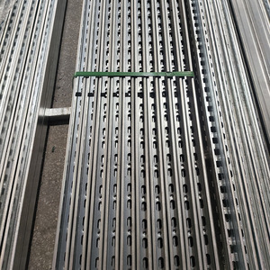 Fournisseur de profilés en acier proposant des profilés en C et des Unistruts à fentes pour l'installation de systèmes photovoltaïques sur toiture - Product Image 4