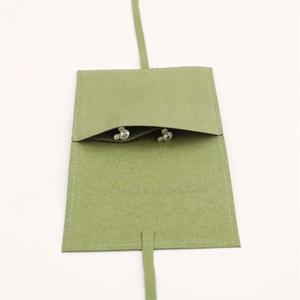 PUPPYSEW 50 pochettes à bijoux personnalisées en microfibre verte, sacs d'emballage pour bijoux de style enveloppe avec ruban, sac à bijoux avec logo - Product Image 3