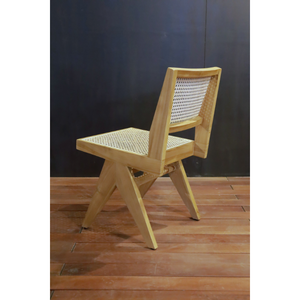 Experimente la elegancia atemporal con la silla auxiliar Anthon de ratán, expertamente fabricada con madera de teca lisa y ratán tejido. - Product Image 2