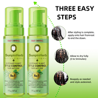 Mousse per Capelli Biologica ad Asciugatura Rapida, Forte Tenuta, Volumizzante e Lucidante con Rosmarino e Menta, per Definizione dei Ricci e Controllo dell'Effetto Crespo