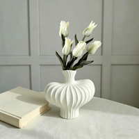 Vente en gros de fleurs artificielles en tulipes au toucher réel, nouveau design, vintage, bouquet de tulipes de 34 cm, décoration de table de mariage, décoration moderne pour la maison